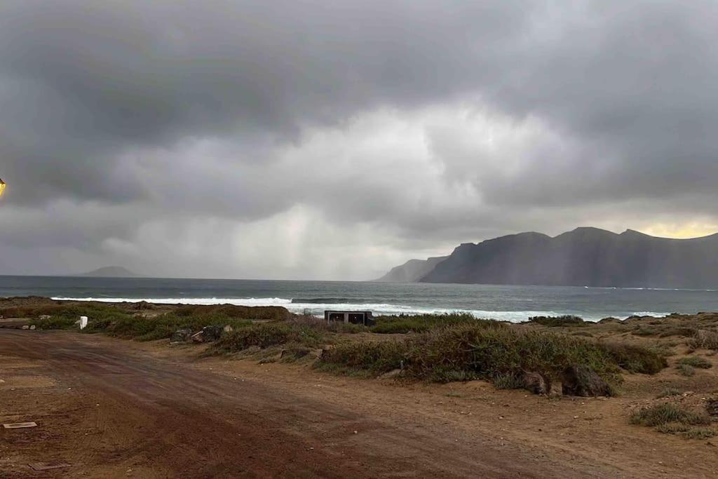Famara, Apto. En Zona Tranquila A 200M Del Mar. Apartment Exterior photo
